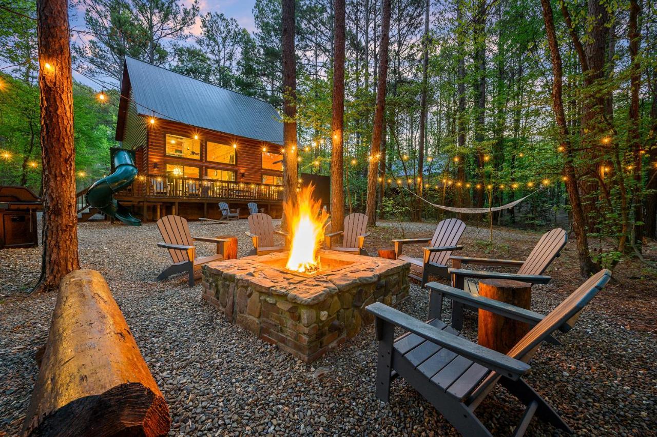 Hickory Bear - Cabin Surrounded By Pines, Sleeps 10, Hot Tub, Fire Pit, Arcade, Foosball Table & Deck Slide Broken Bow Eksteriør bilde