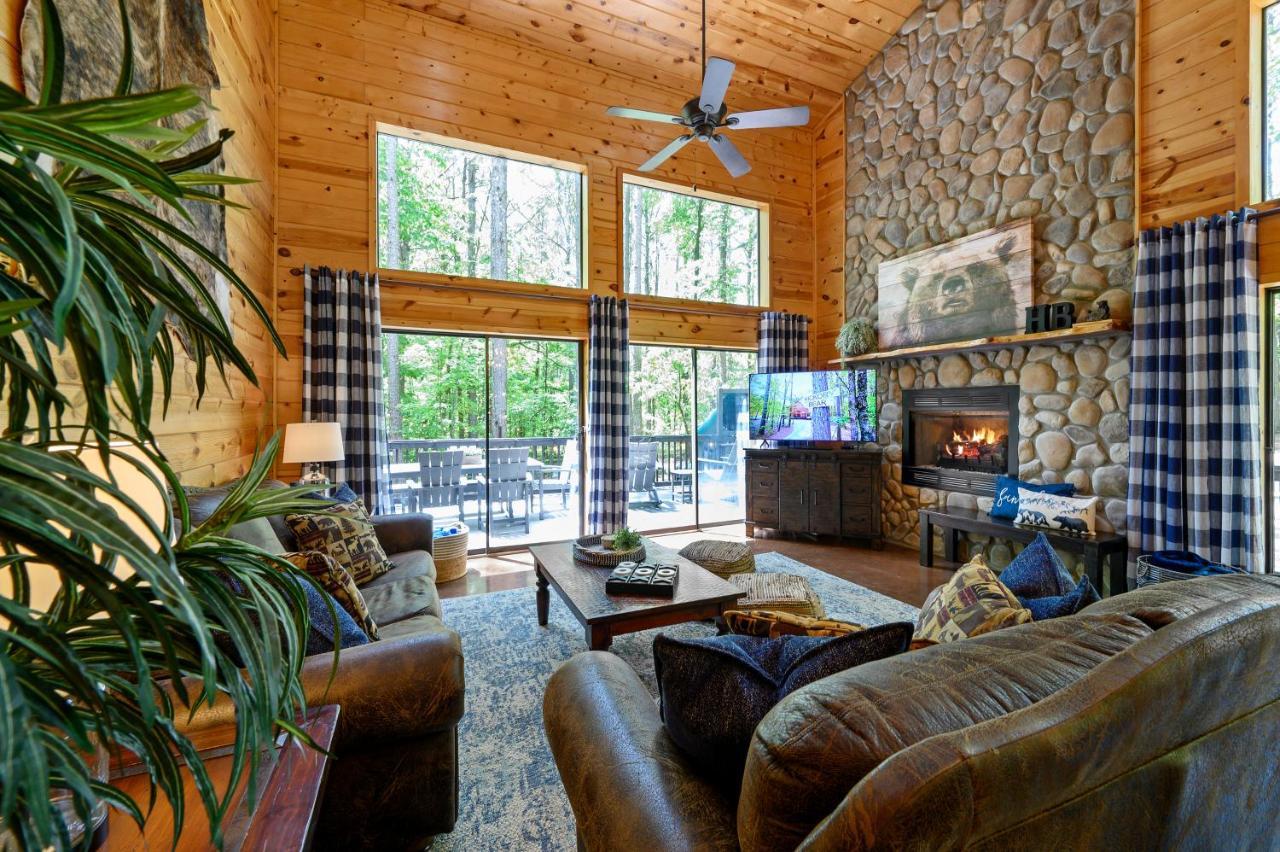 Hickory Bear - Cabin Surrounded By Pines, Sleeps 10, Hot Tub, Fire Pit, Arcade, Foosball Table & Deck Slide Broken Bow Eksteriør bilde