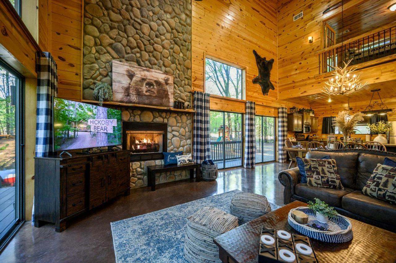 Hickory Bear - Cabin Surrounded By Pines, Sleeps 10, Hot Tub, Fire Pit, Arcade, Foosball Table & Deck Slide Broken Bow Eksteriør bilde