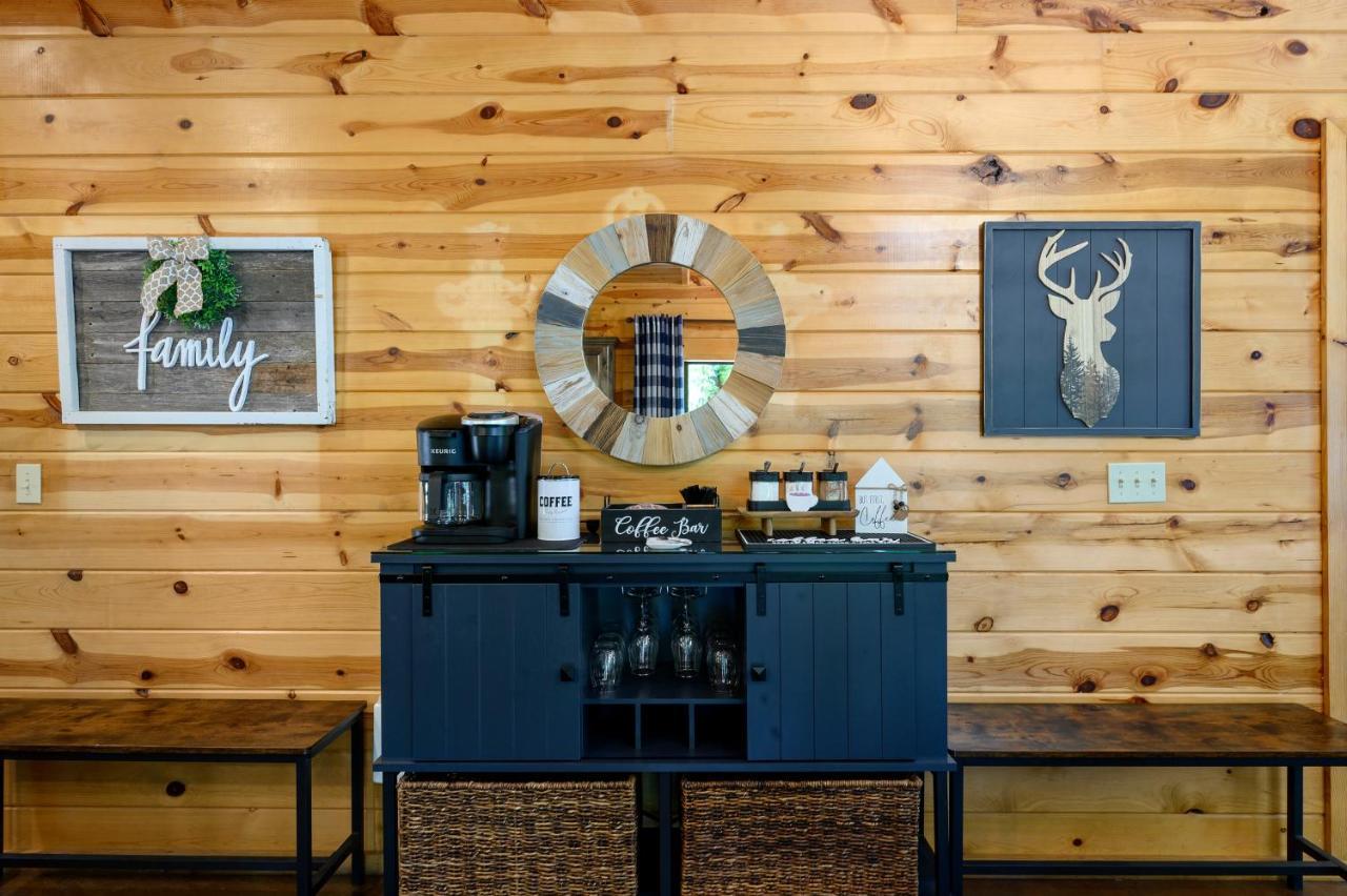 Hickory Bear - Cabin Surrounded By Pines, Sleeps 10, Hot Tub, Fire Pit, Arcade, Foosball Table & Deck Slide Broken Bow Eksteriør bilde