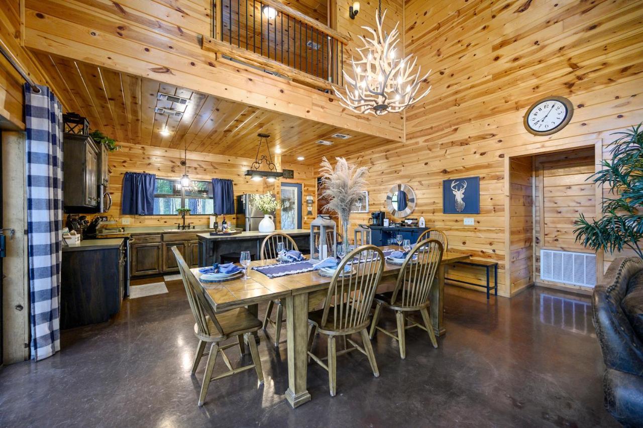 Hickory Bear - Cabin Surrounded By Pines, Sleeps 10, Hot Tub, Fire Pit, Arcade, Foosball Table & Deck Slide Broken Bow Eksteriør bilde