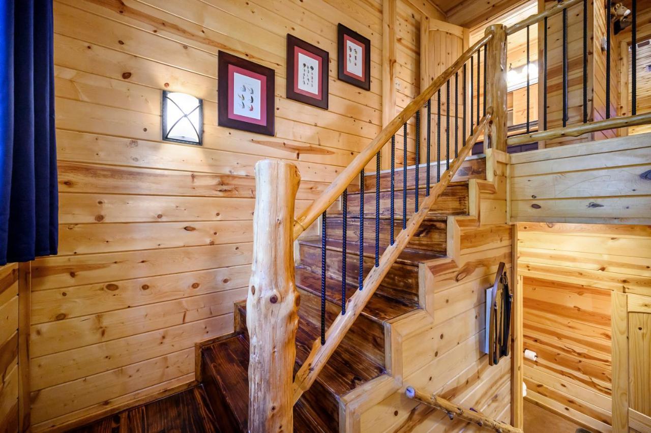 Hickory Bear - Cabin Surrounded By Pines, Sleeps 10, Hot Tub, Fire Pit, Arcade, Foosball Table & Deck Slide Broken Bow Eksteriør bilde