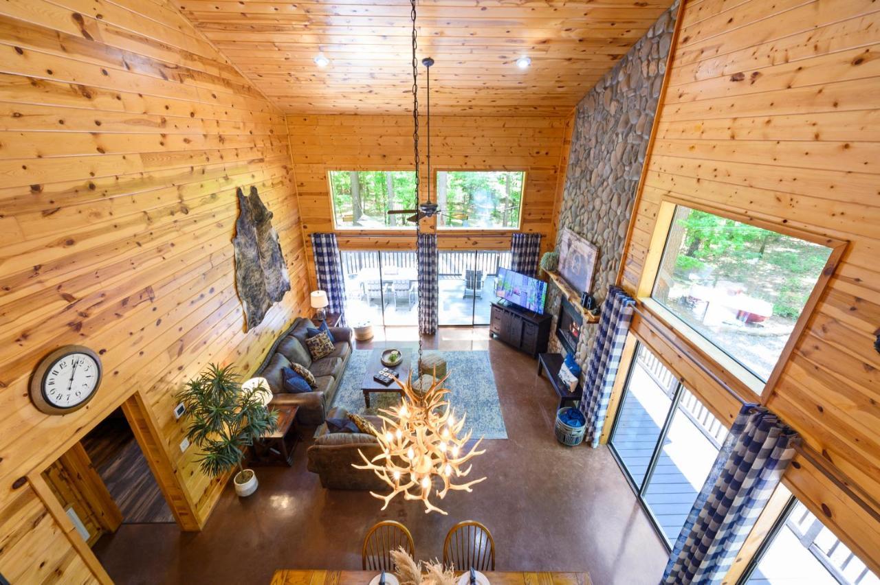 Hickory Bear - Cabin Surrounded By Pines, Sleeps 10, Hot Tub, Fire Pit, Arcade, Foosball Table & Deck Slide Broken Bow Eksteriør bilde
