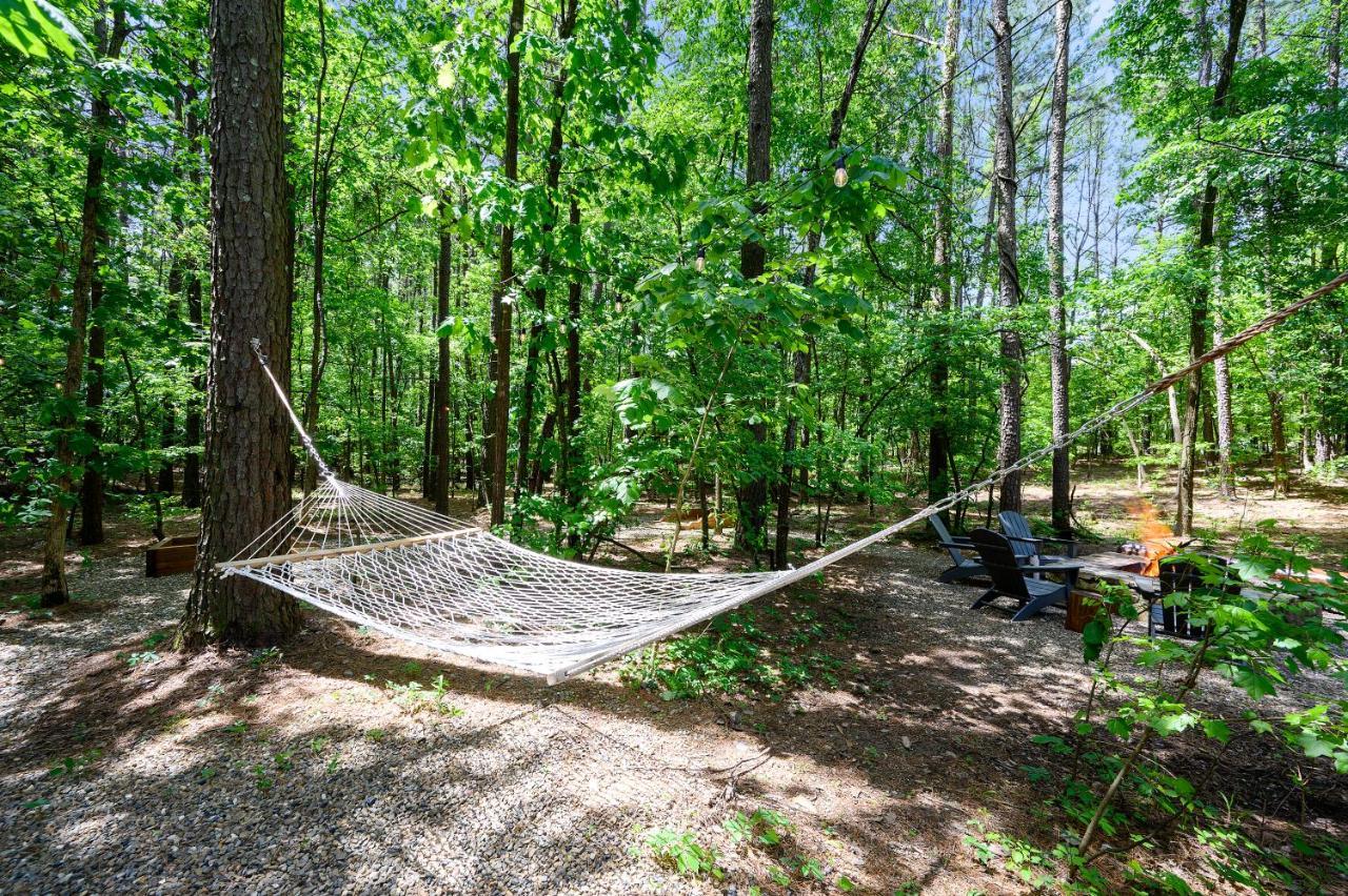 Hickory Bear - Cabin Surrounded By Pines, Sleeps 10, Hot Tub, Fire Pit, Arcade, Foosball Table & Deck Slide Broken Bow Eksteriør bilde