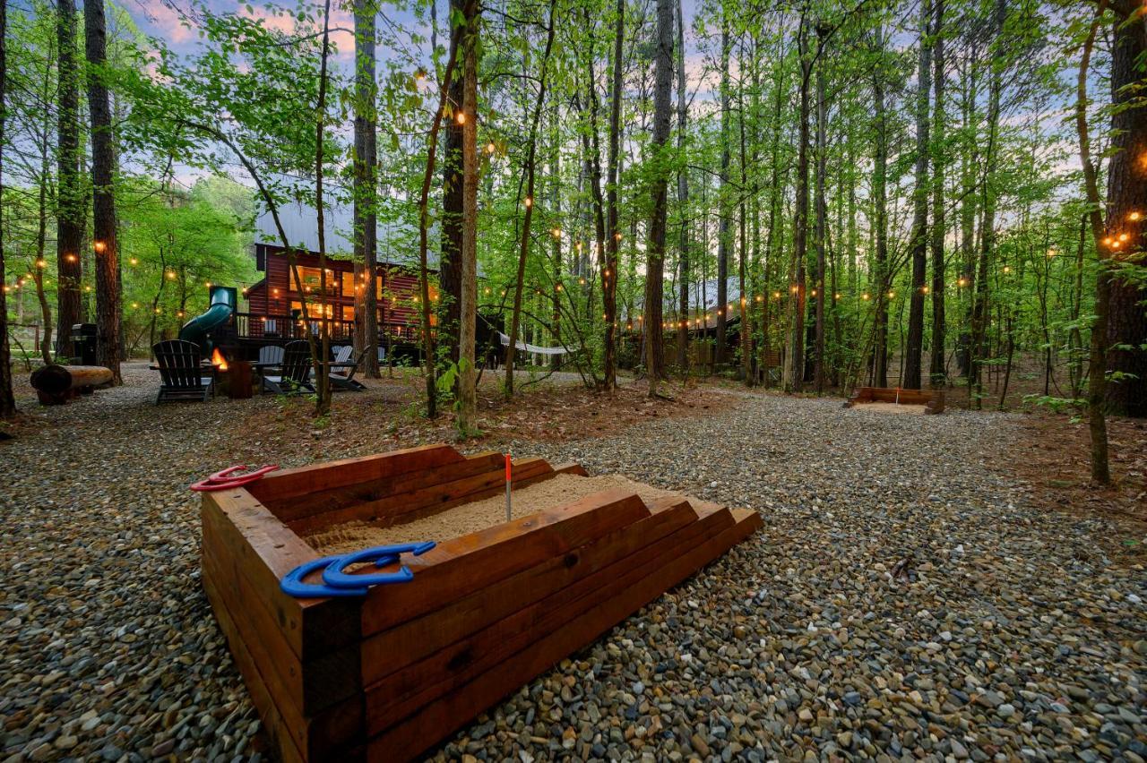 Hickory Bear - Cabin Surrounded By Pines, Sleeps 10, Hot Tub, Fire Pit, Arcade, Foosball Table & Deck Slide Broken Bow Eksteriør bilde