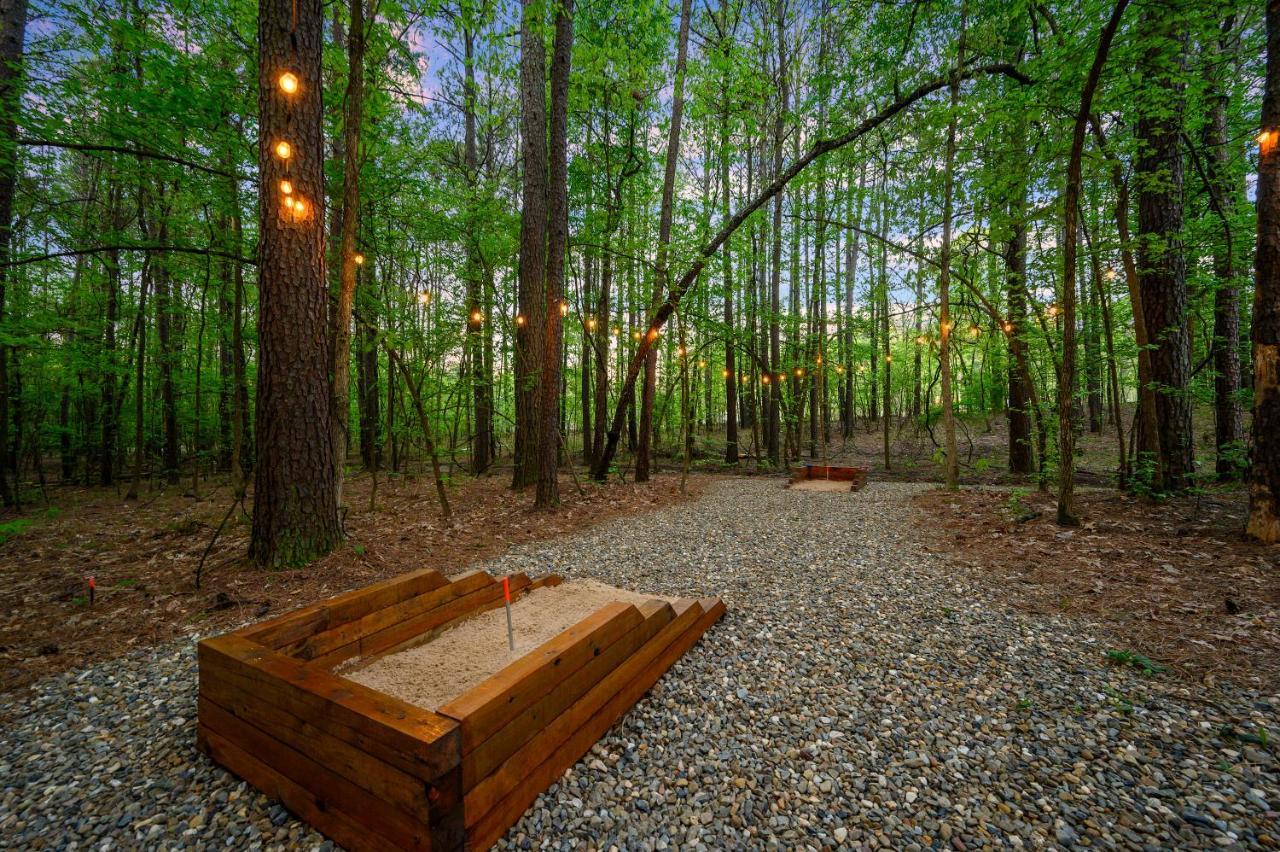 Hickory Bear - Cabin Surrounded By Pines, Sleeps 10, Hot Tub, Fire Pit, Arcade, Foosball Table & Deck Slide Broken Bow Eksteriør bilde