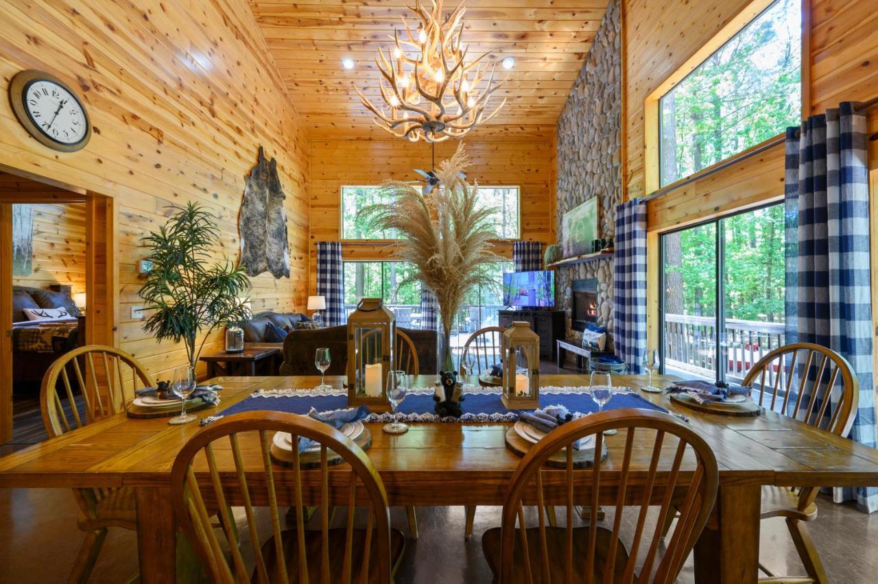 Hickory Bear - Cabin Surrounded By Pines, Sleeps 10, Hot Tub, Fire Pit, Arcade, Foosball Table & Deck Slide Broken Bow Eksteriør bilde