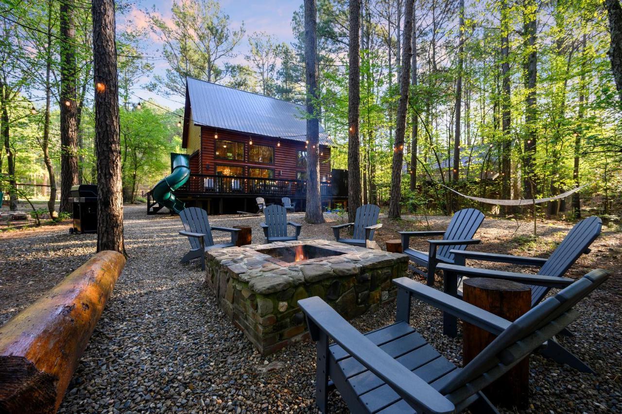 Hickory Bear - Cabin Surrounded By Pines, Sleeps 10, Hot Tub, Fire Pit, Arcade, Foosball Table & Deck Slide Broken Bow Eksteriør bilde