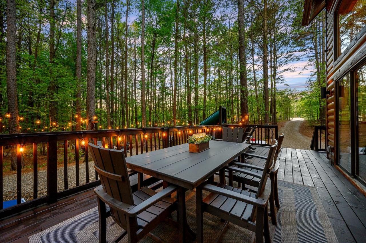 Hickory Bear - Cabin Surrounded By Pines, Sleeps 10, Hot Tub, Fire Pit, Arcade, Foosball Table & Deck Slide Broken Bow Eksteriør bilde