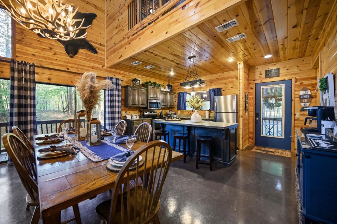 Hickory Bear - Cabin Surrounded By Pines, Sleeps 10, Hot Tub, Fire Pit, Arcade, Foosball Table & Deck Slide Broken Bow Eksteriør bilde