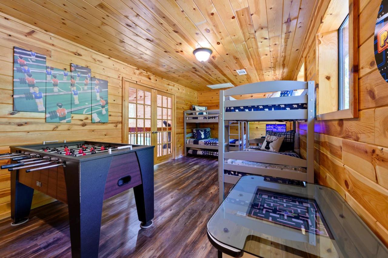 Hickory Bear - Cabin Surrounded By Pines, Sleeps 10, Hot Tub, Fire Pit, Arcade, Foosball Table & Deck Slide Broken Bow Eksteriør bilde