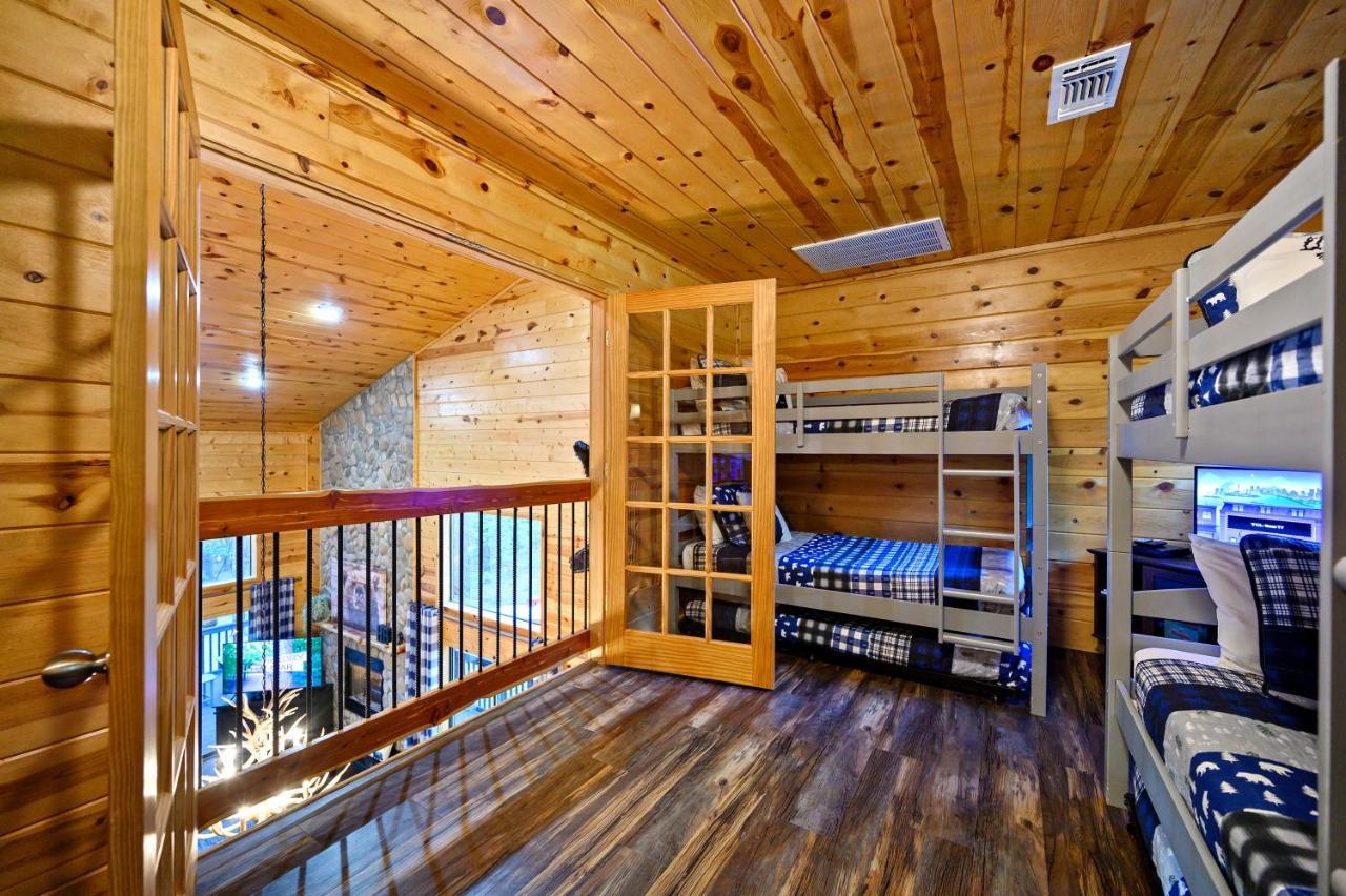 Hickory Bear - Cabin Surrounded By Pines, Sleeps 10, Hot Tub, Fire Pit, Arcade, Foosball Table & Deck Slide Broken Bow Eksteriør bilde