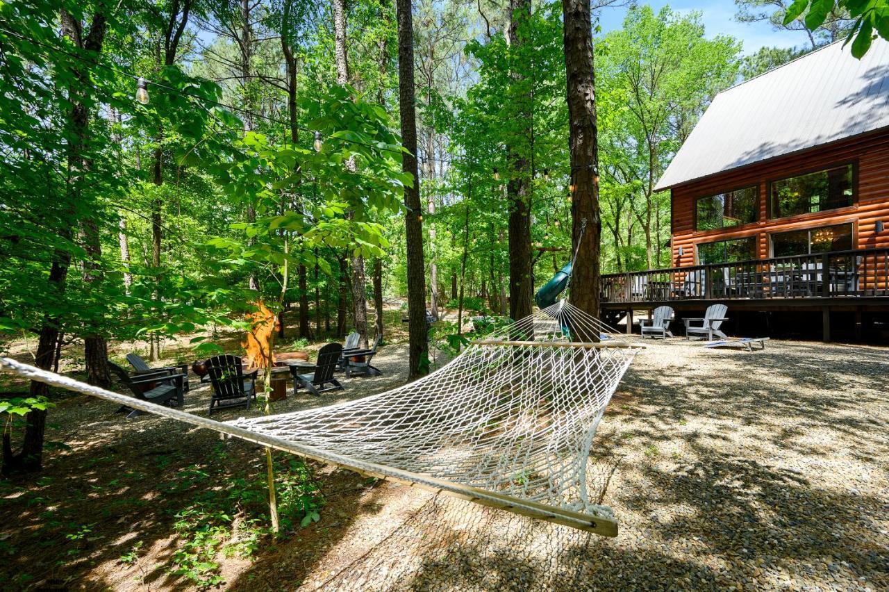 Hickory Bear - Cabin Surrounded By Pines, Sleeps 10, Hot Tub, Fire Pit, Arcade, Foosball Table & Deck Slide Broken Bow Eksteriør bilde