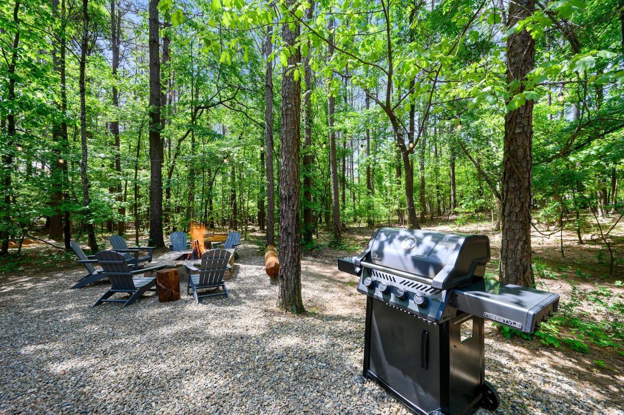 Hickory Bear - Cabin Surrounded By Pines, Sleeps 10, Hot Tub, Fire Pit, Arcade, Foosball Table & Deck Slide Broken Bow Eksteriør bilde