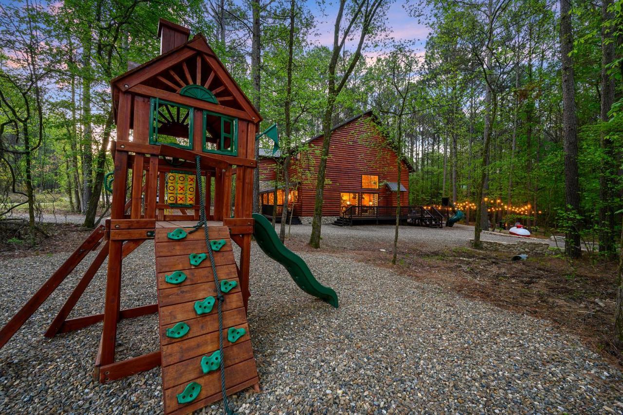 Hickory Bear - Cabin Surrounded By Pines, Sleeps 10, Hot Tub, Fire Pit, Arcade, Foosball Table & Deck Slide Broken Bow Eksteriør bilde