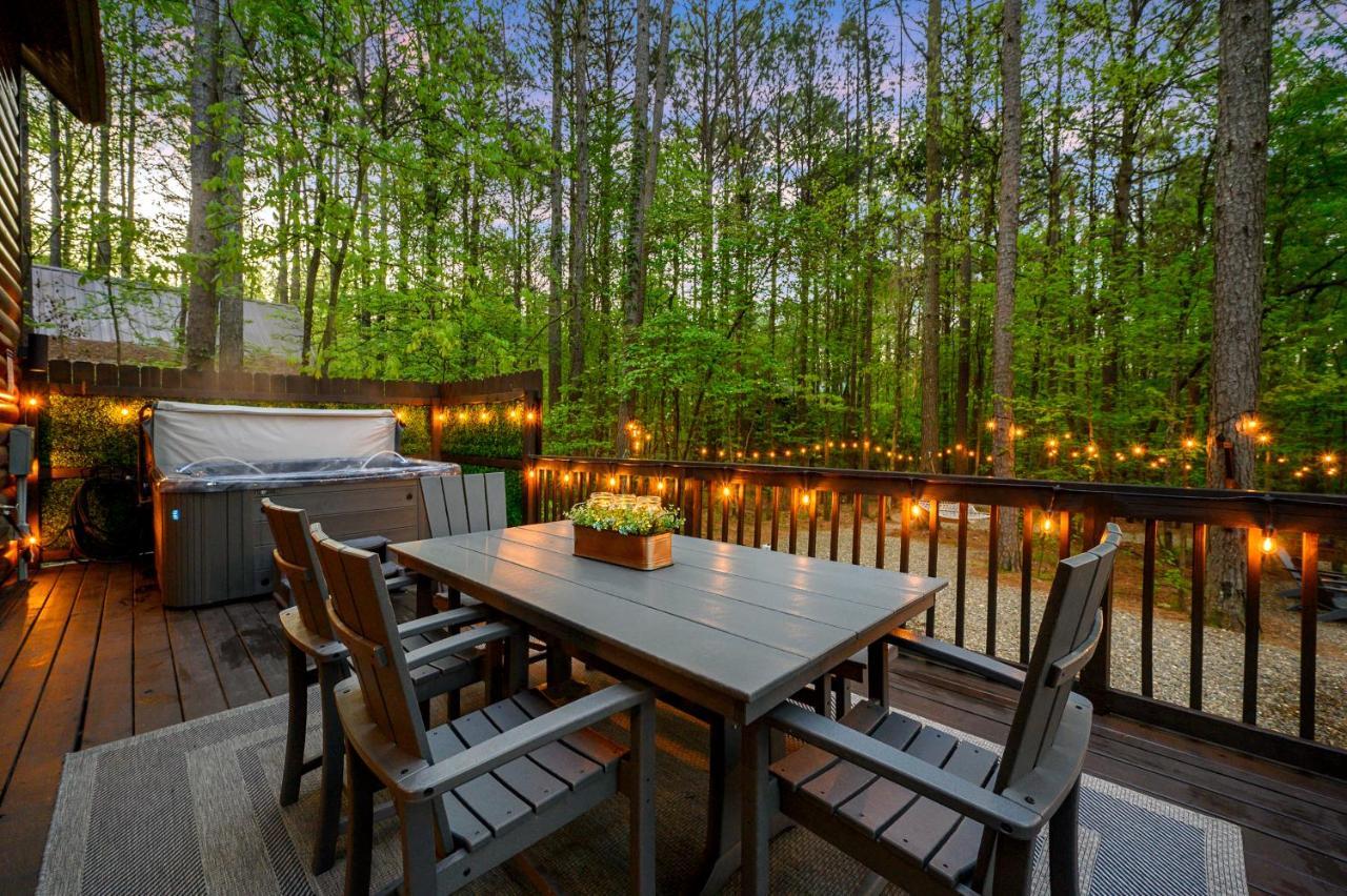 Hickory Bear - Cabin Surrounded By Pines, Sleeps 10, Hot Tub, Fire Pit, Arcade, Foosball Table & Deck Slide Broken Bow Eksteriør bilde