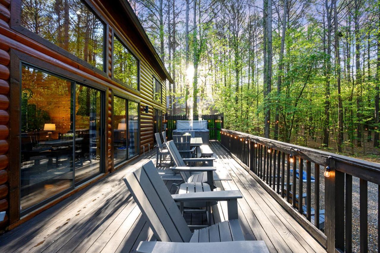 Hickory Bear - Cabin Surrounded By Pines, Sleeps 10, Hot Tub, Fire Pit, Arcade, Foosball Table & Deck Slide Broken Bow Eksteriør bilde
