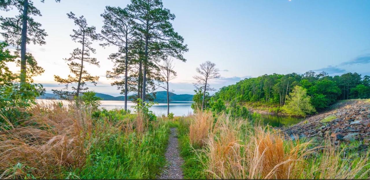 Hickory Bear - Cabin Surrounded By Pines, Sleeps 10, Hot Tub, Fire Pit, Arcade, Foosball Table & Deck Slide Broken Bow Eksteriør bilde